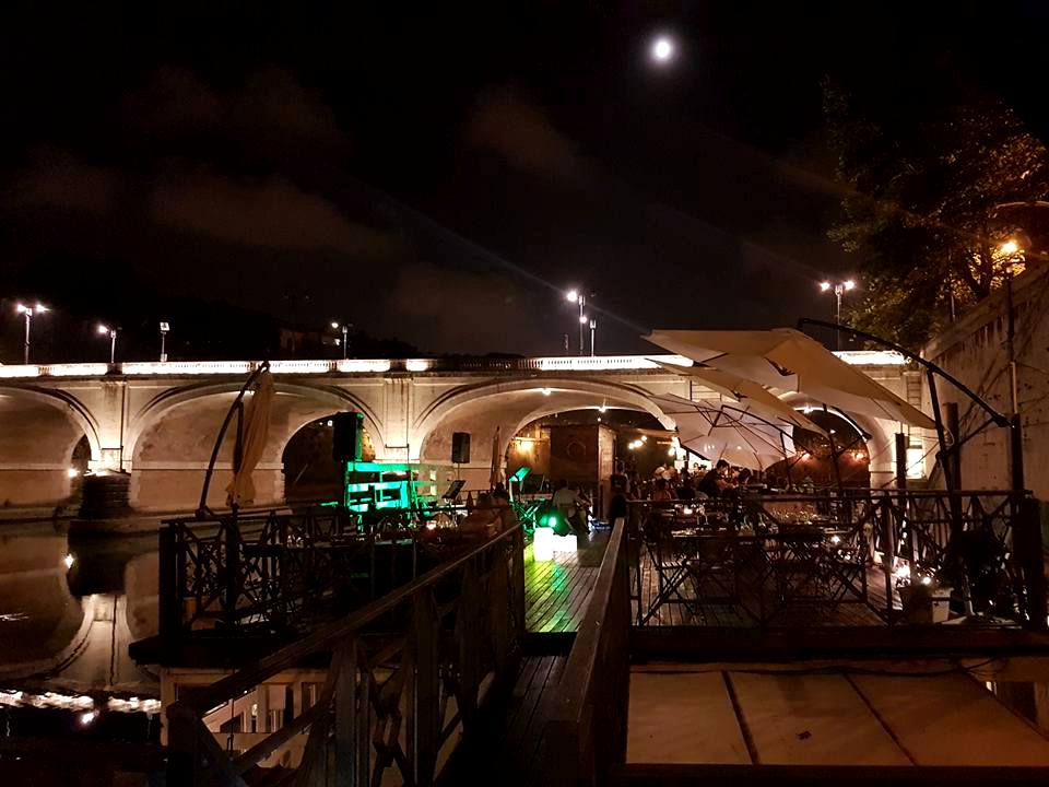 Aperitivo e restaurante no Bar Flutuante Roma - blog Vou pra Roma