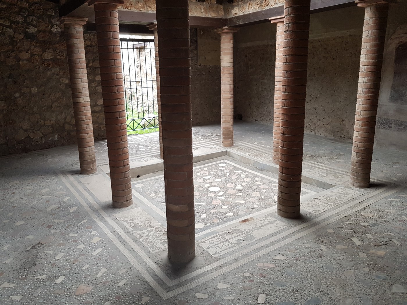 Mosaicos de 2000 anos - Pompeia em português - blog Vou pra Roma