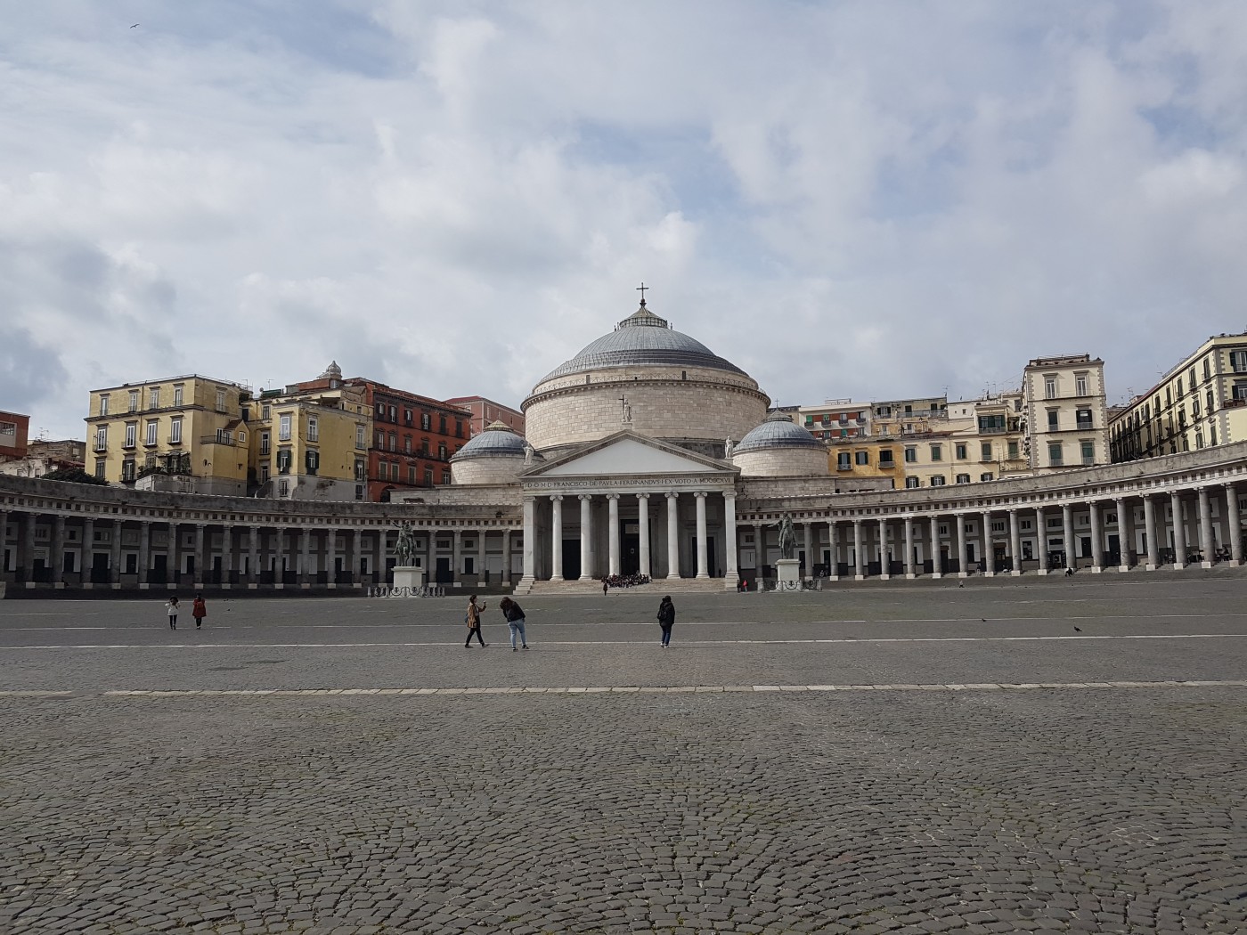 Piazza del Plebiscito - Nápoles em português - blog Vou pra Roma