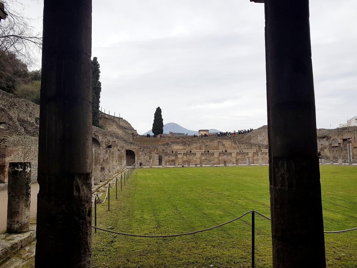 Área dos teatros - Pompeia em português - Blog Vou pra Roma
