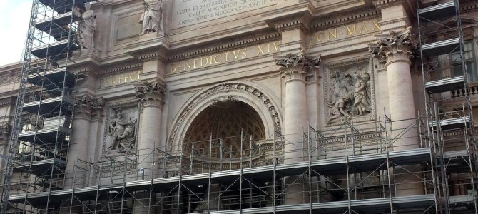 Fontana de Trevi em Restauração