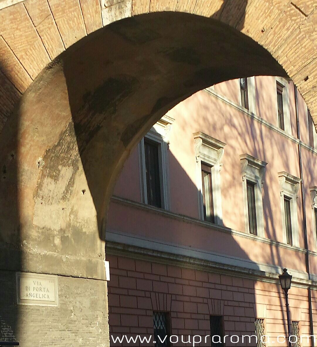 BASILICA DI SAN PIETRO - PORTA ANGELICA