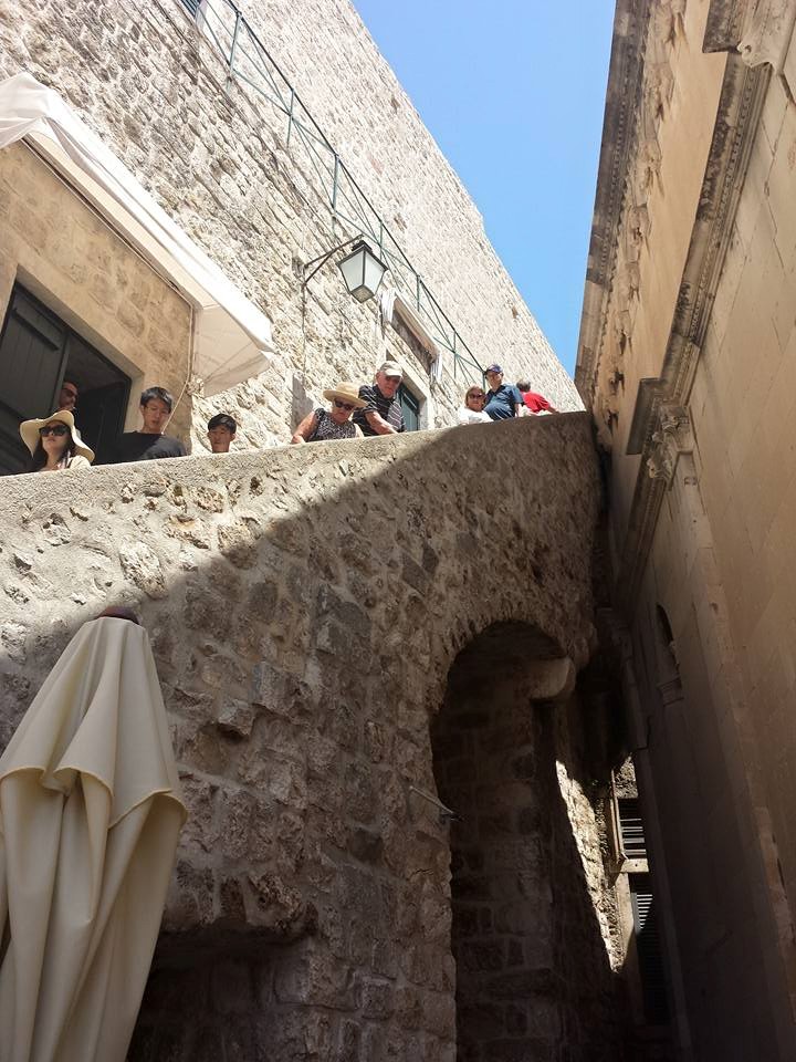 Perto de Roma DUBROVNIK  na Croácia  ESCADA DE ENTRADA DA MURALHA 