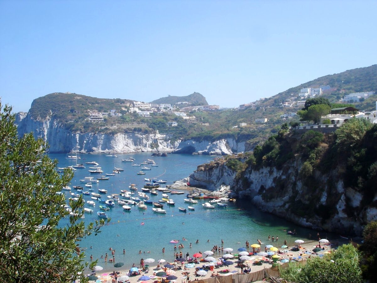 Ponza uma ilha italiana de mar cor Caribe!