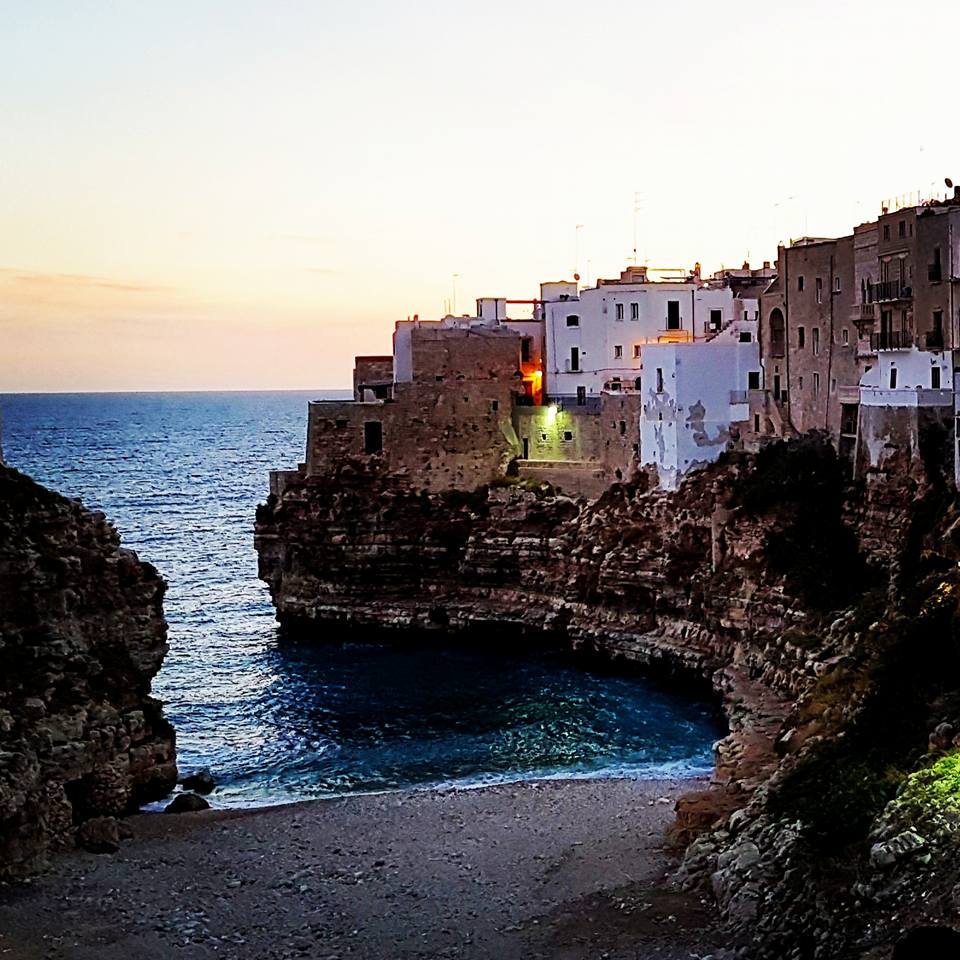 Polignano a Mare - Puglia - Nascer do sol - Praia Cala Porto - Blog Vou pra Roma