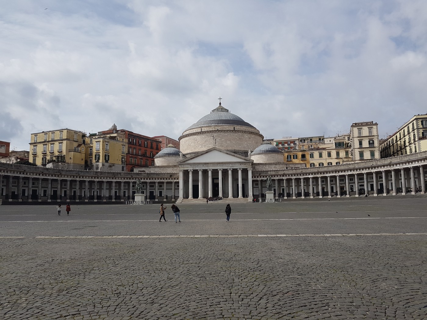 Piazza del Plebiscito - Nápoles em português - blog Vou pra Roma